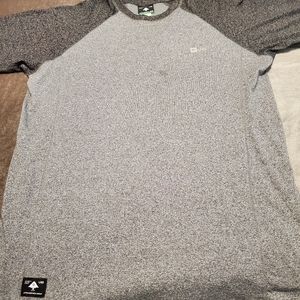 Lrg silver charcoal heathered two tone t-shirt XL